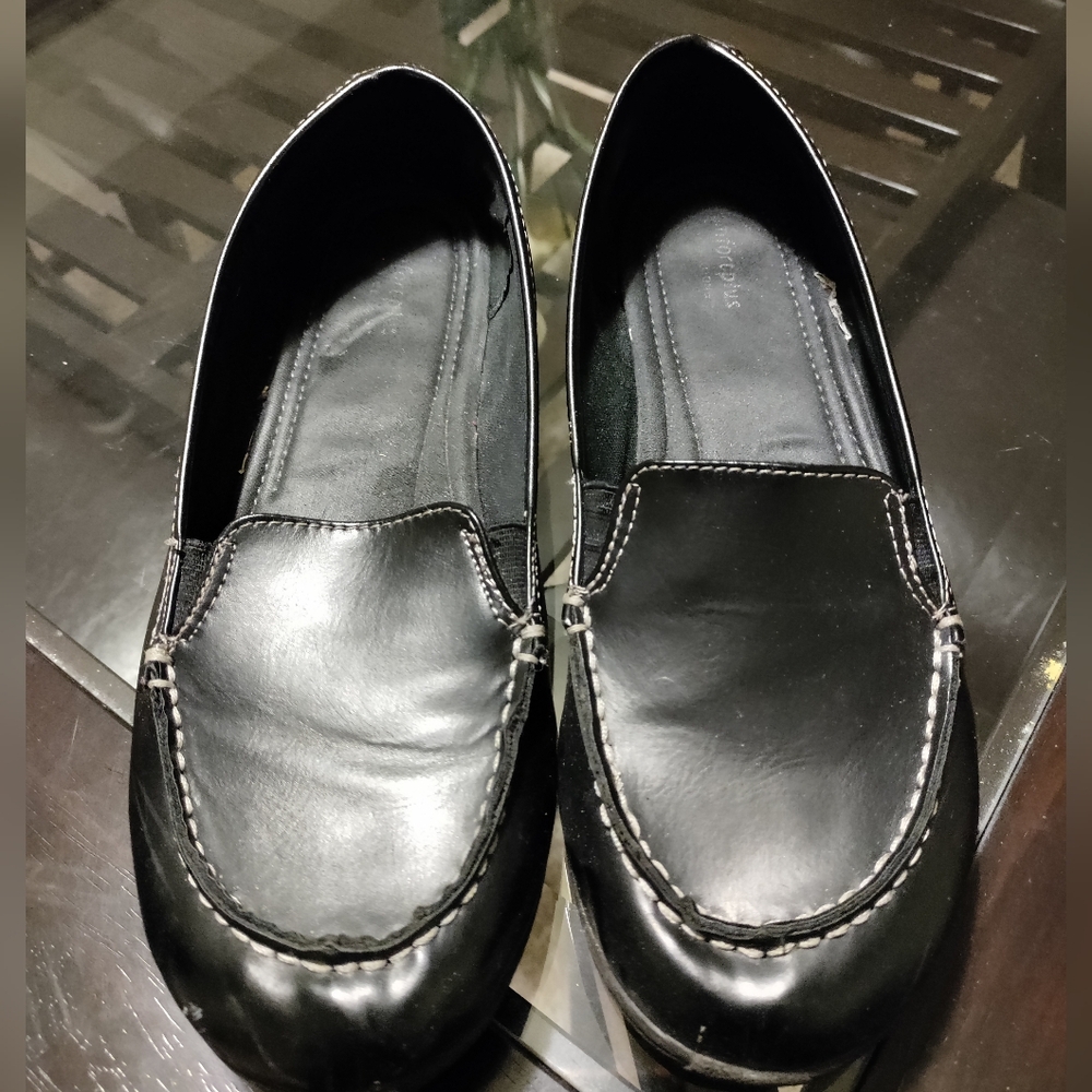 Pre-Loved pair of Black Loafers